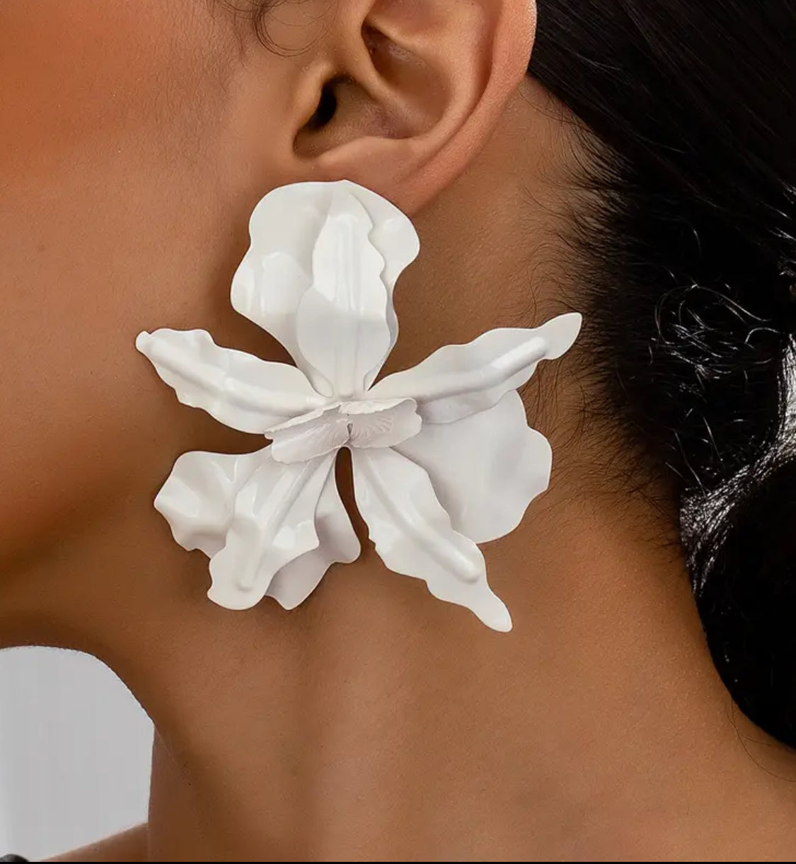 Isla Bloom Floral Earrings