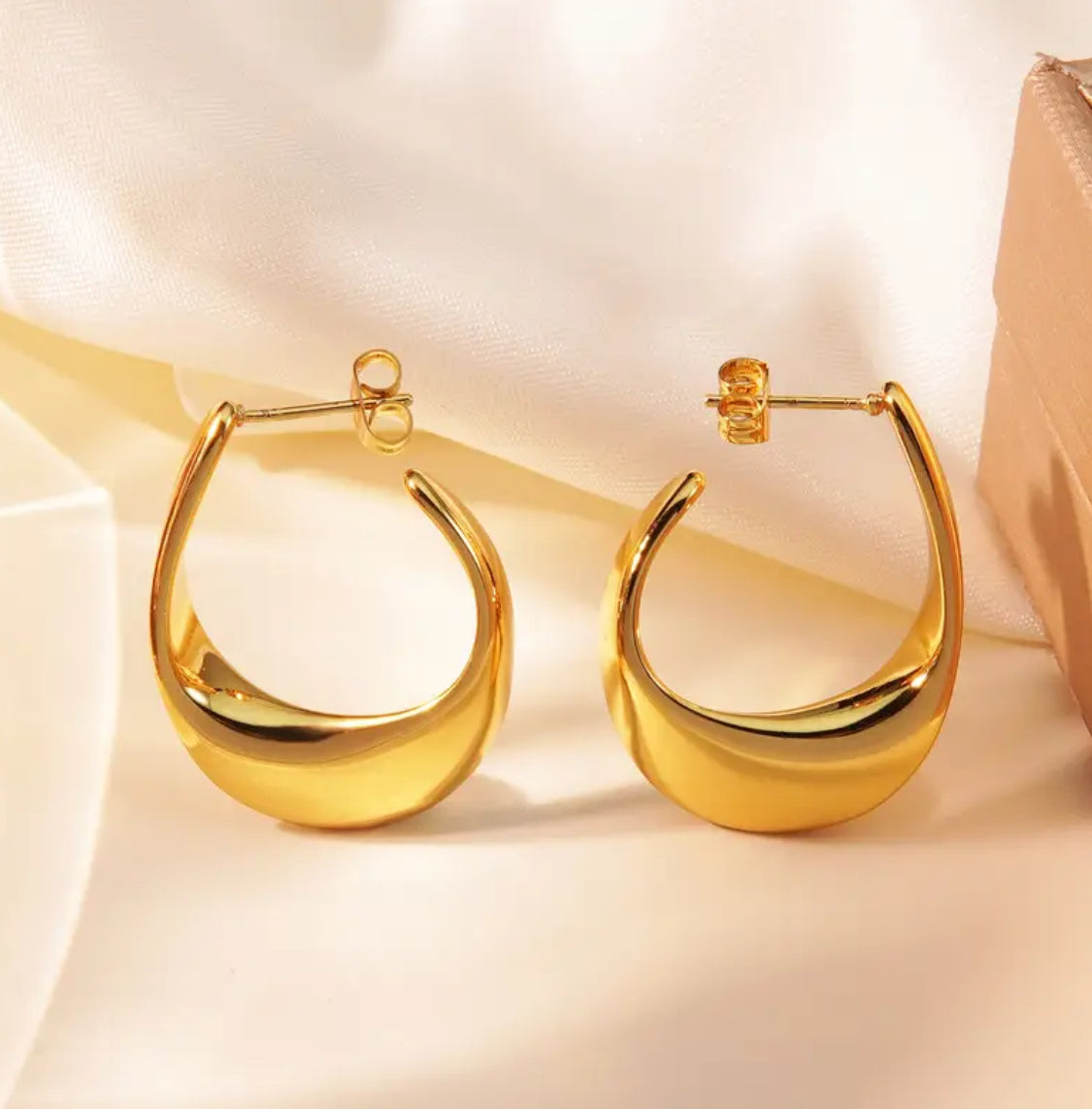 Lunar Curve Hoop Earrings