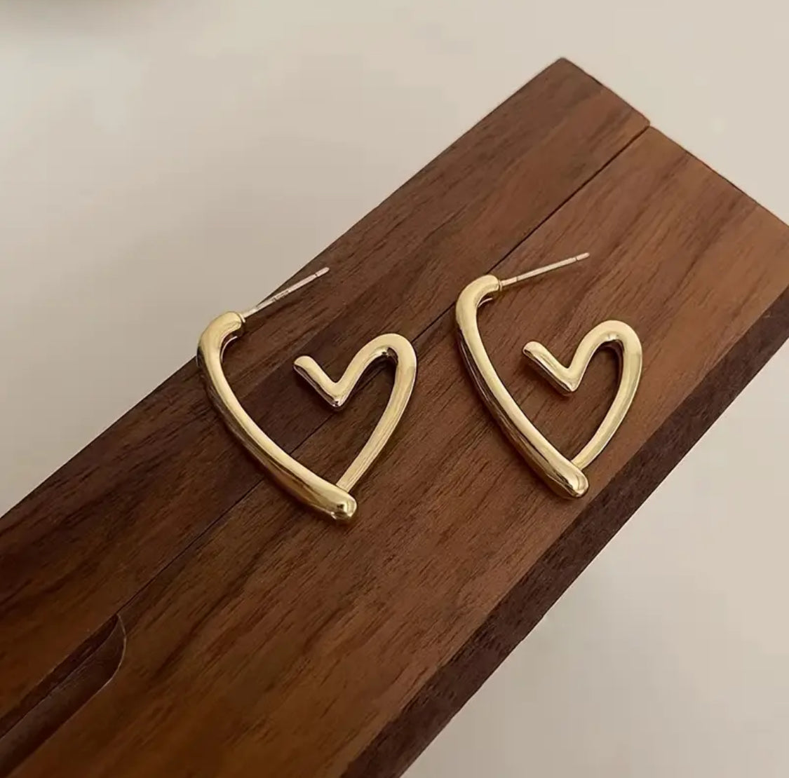 Amora Twist Heart Earrings