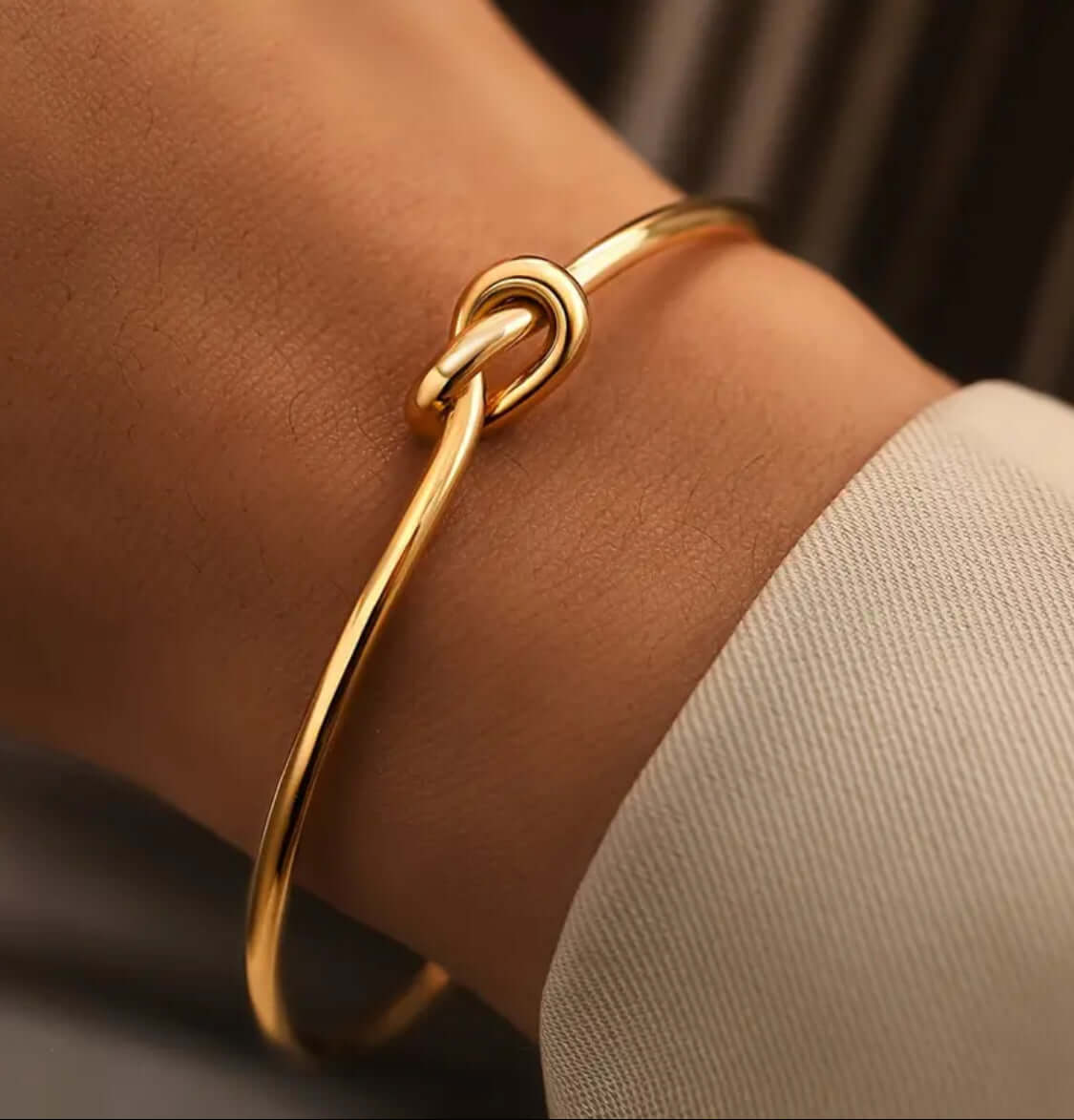 Golden Embrace Knot
