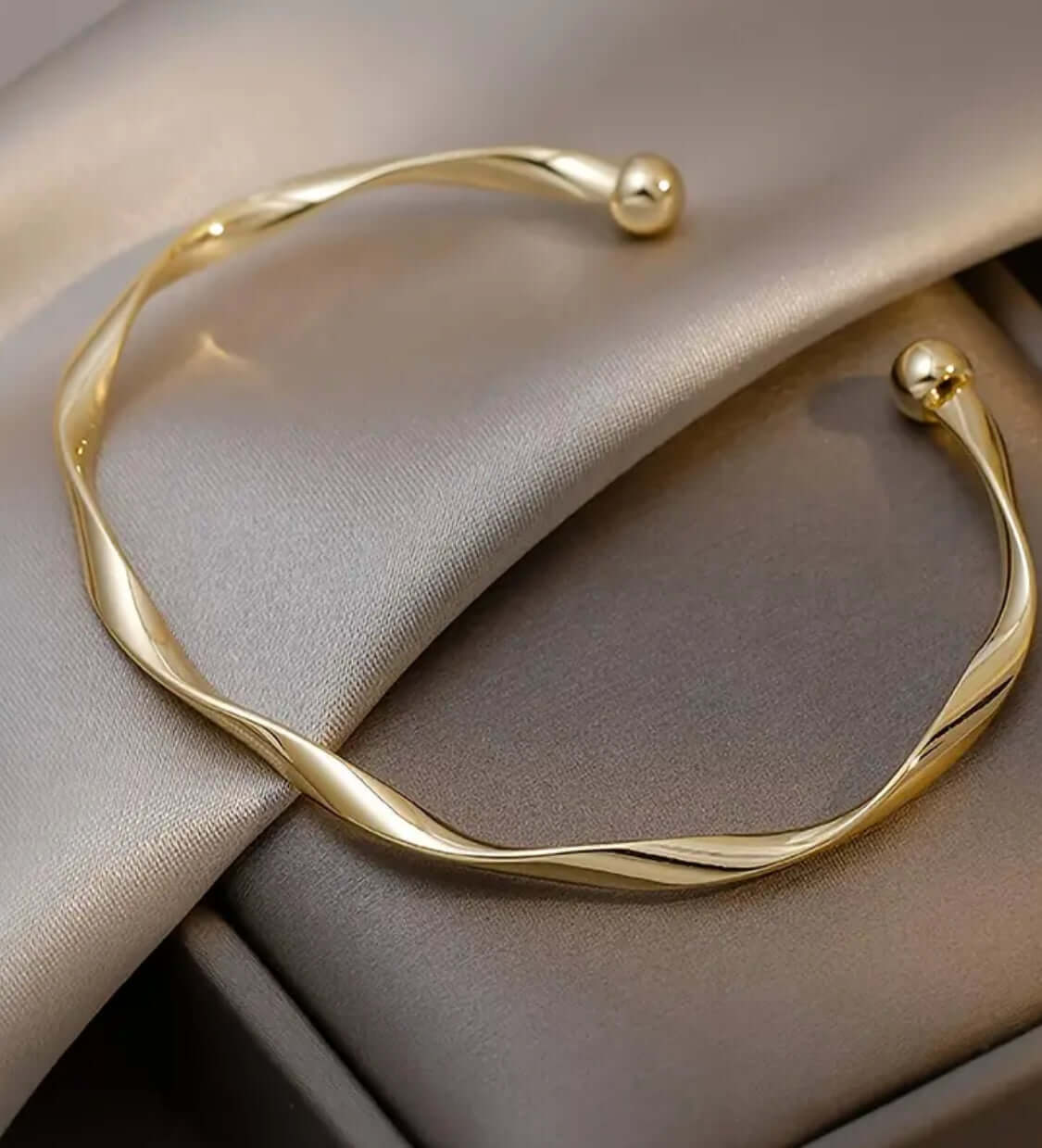 Elysian Twist Cuff