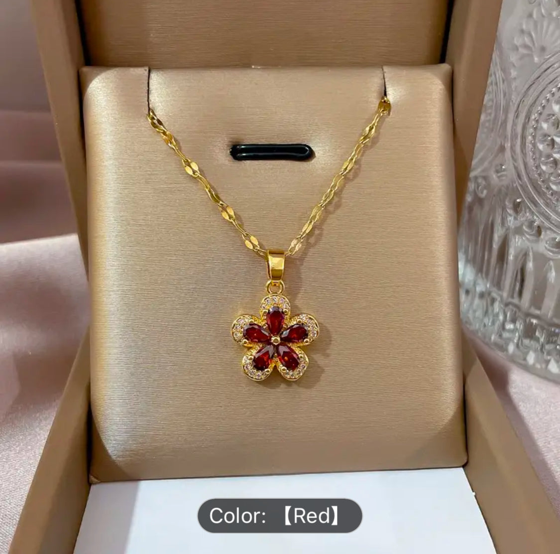 Elegant gold chain
