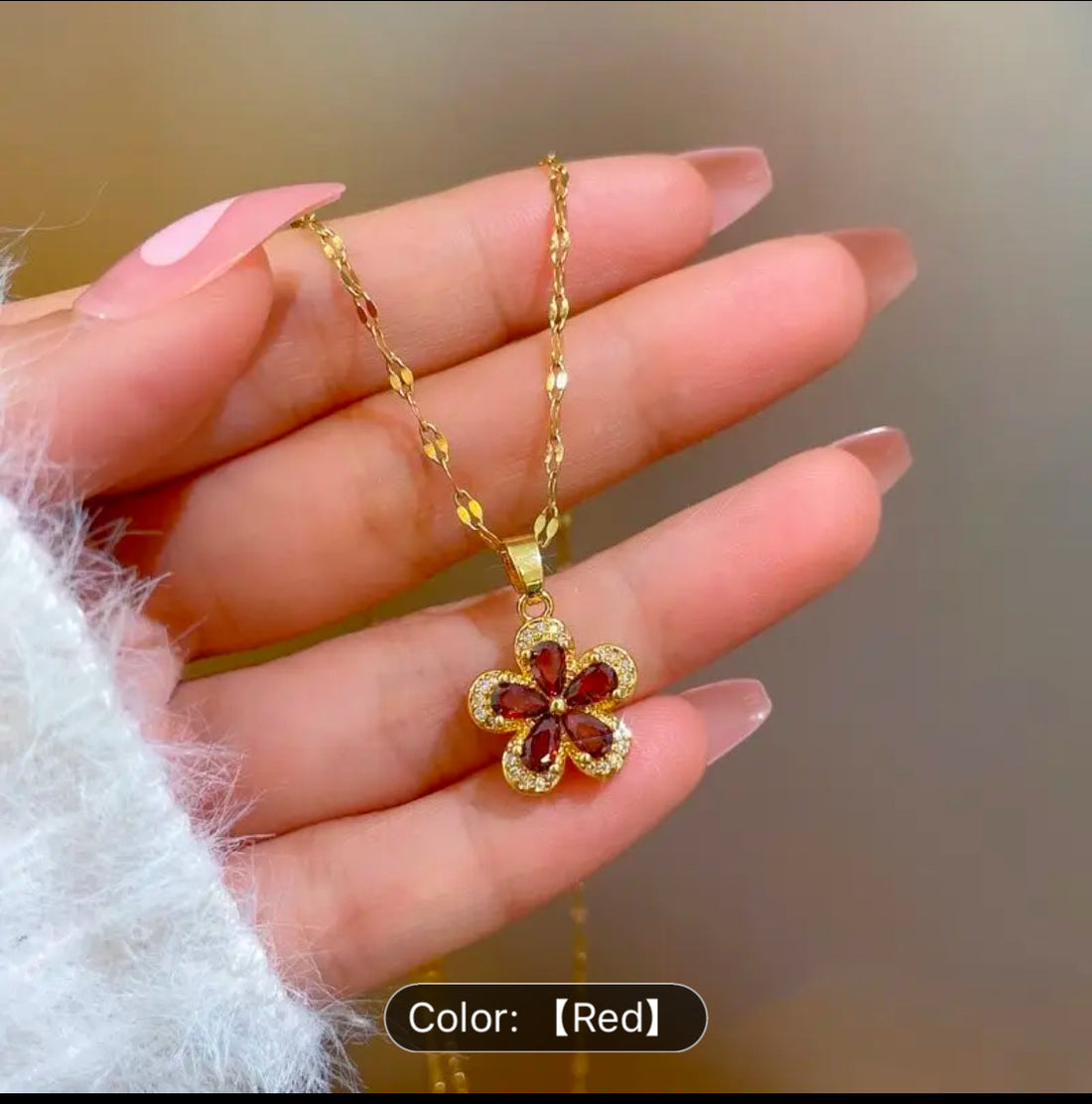 Elegant gold chain