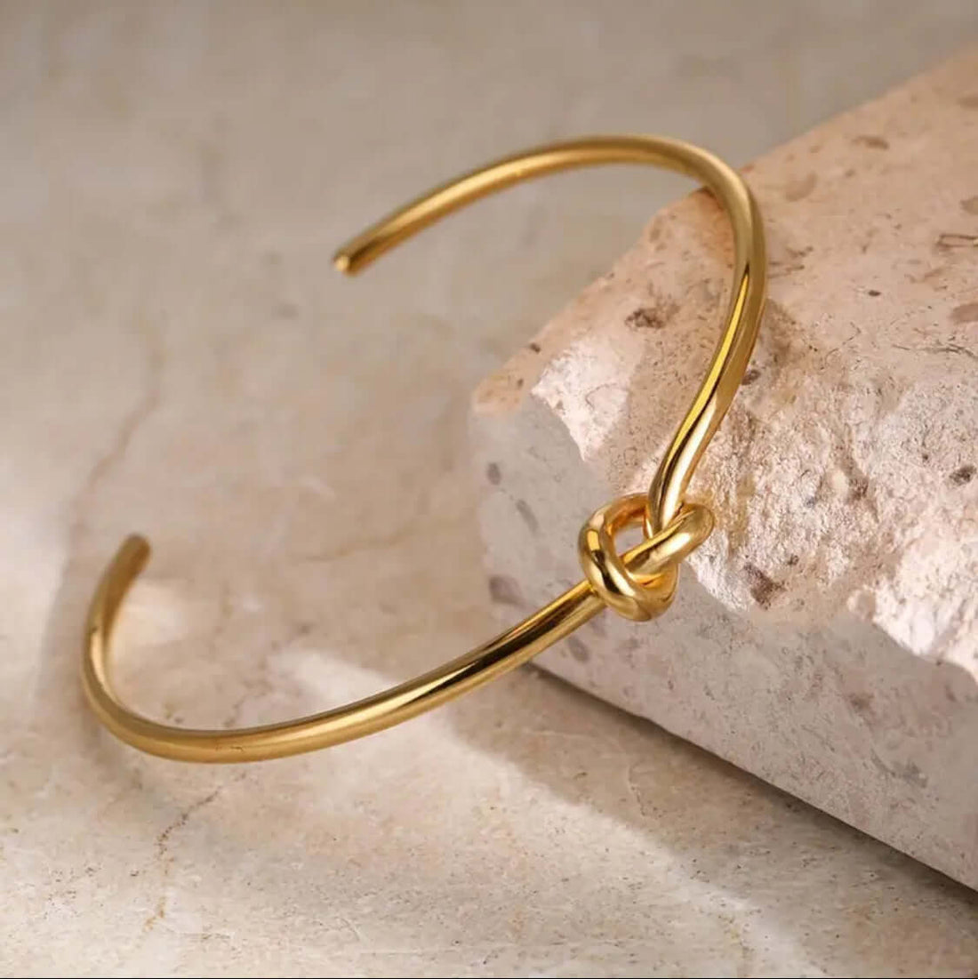 Golden Embrace Knot