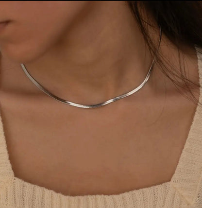 Luna Sleek Herringbone Necklace