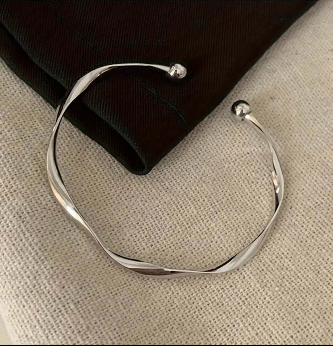 Elysian Twist Cuff